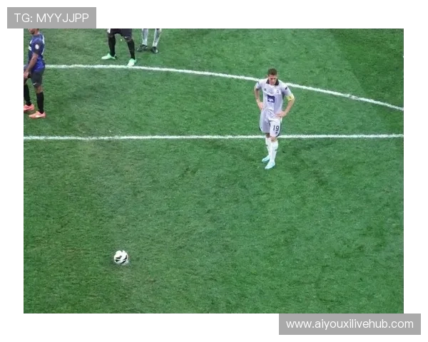 劳塔罗点球练习专注投入，国米进攻责任重大